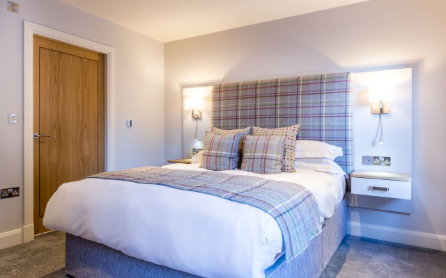 White Hart Hotel & Apartments