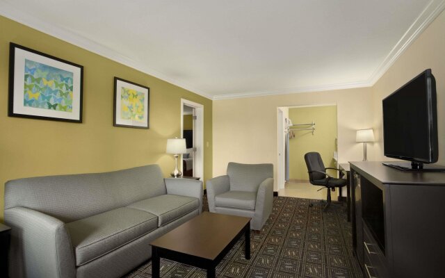 Solara Inn and Suites