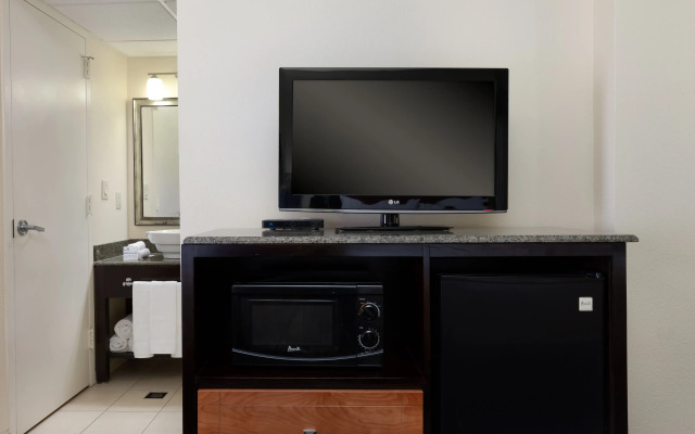 Holiday Inn Express and Suites Atlanta Downtown by IHG