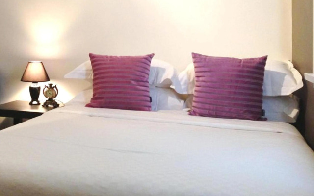 Centennial Inn on Bathurst