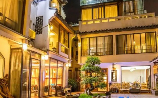 Shifangyuan Holiday Homestay (Taohuajiang Branch, Reed Flute Cave Scenic Area, Guilin)