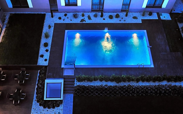 Melrose Apartments 2