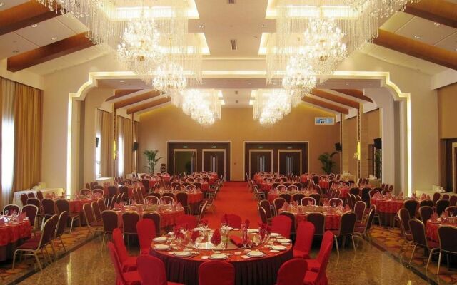 Gold Riverside Hotel