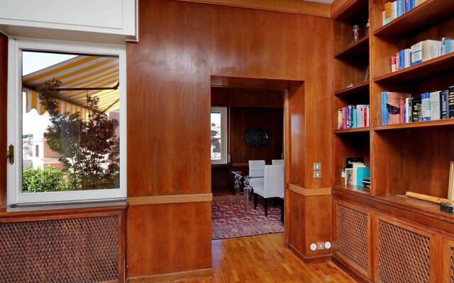 Barberini Enchanting Terrace Apartment