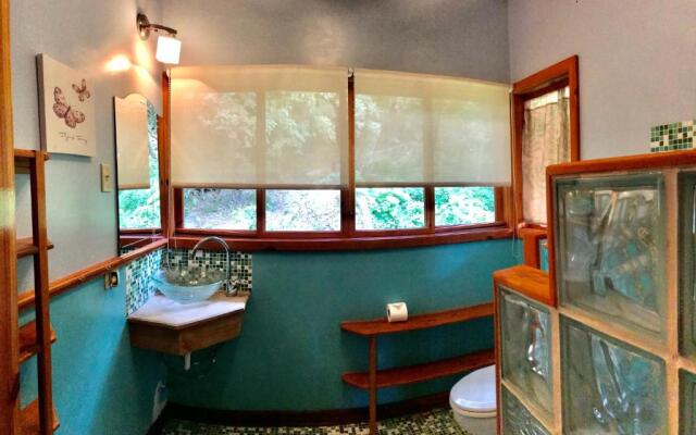 Jungle House next to Refugio la Brisa del Diablo