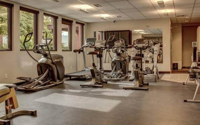 Upper Floor w/ Courtyard View #550