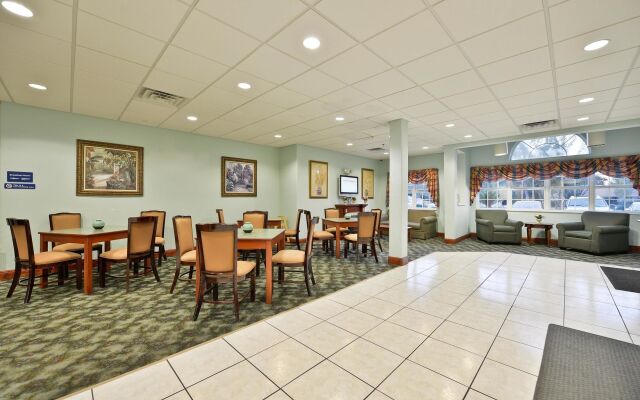 Americas Best Value Inn & Suites Lake Charles at I-210 Exit 5