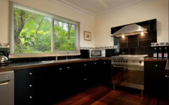Hilltop Cottage Daylesford – Kitchen – Daylesford
