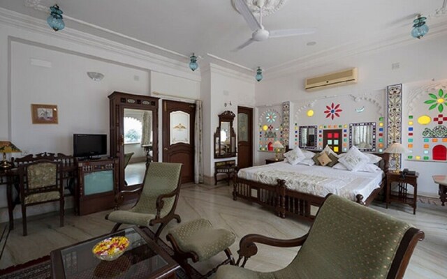 Hotel Raj Niwas