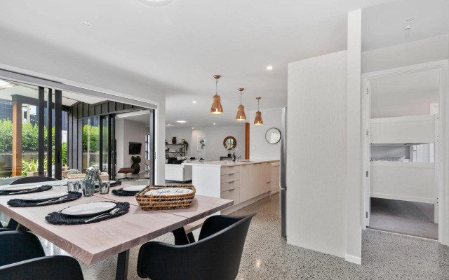 Stylish Villa Escape - Matakana Holiday Home