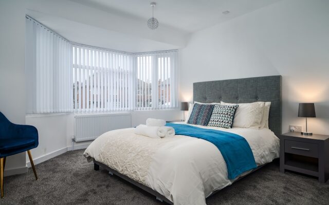 Immaculate 5-bed House in Leeds