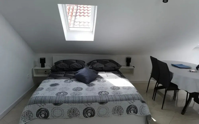 M & J Central Suites