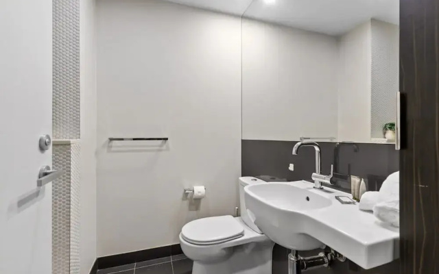 Fitzroy North 1-bed With Balcony by Edinburgh Park