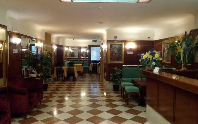 Hotel Diana