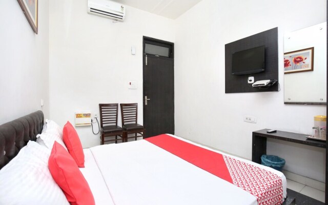 OYO 14494 Hotel Ramneek