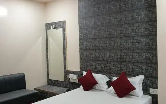 Tirupati Palace Hotel