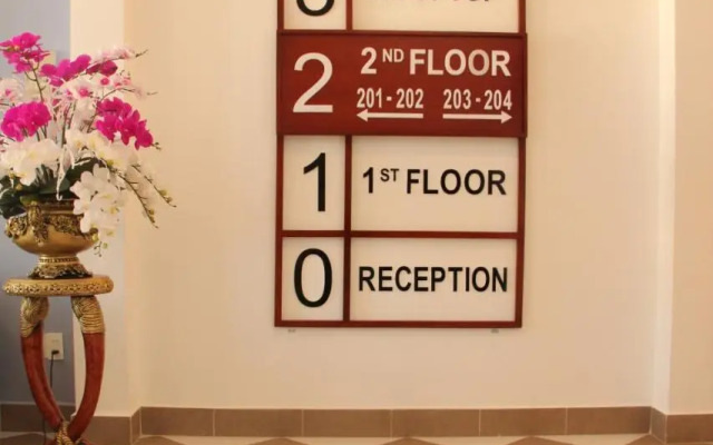 Queenie House