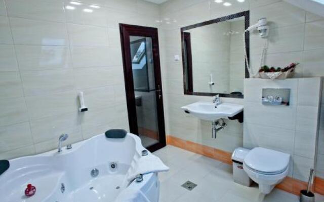 Hotel Lacu Rosu