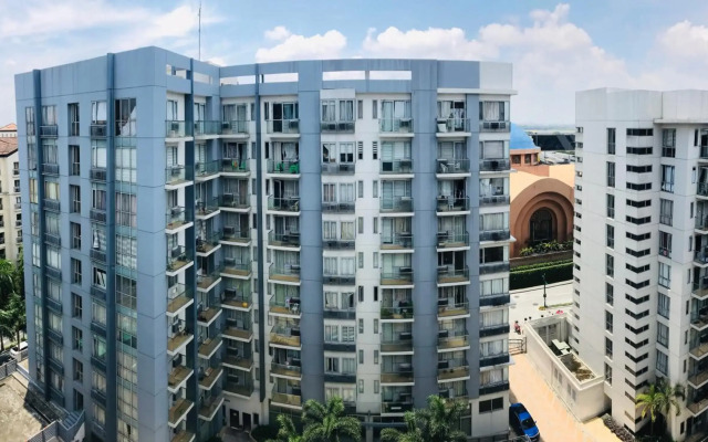 One Palm Tree Apartments
