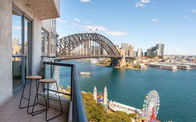 Milsons Point Apartment with Harbour Bridge Views