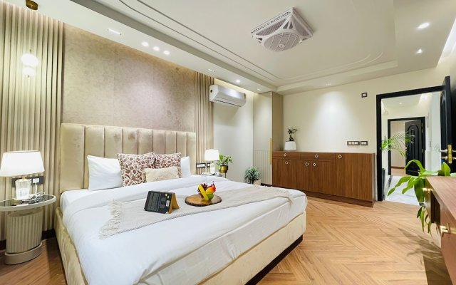 Roomshala 134 Premium Rooms Saket