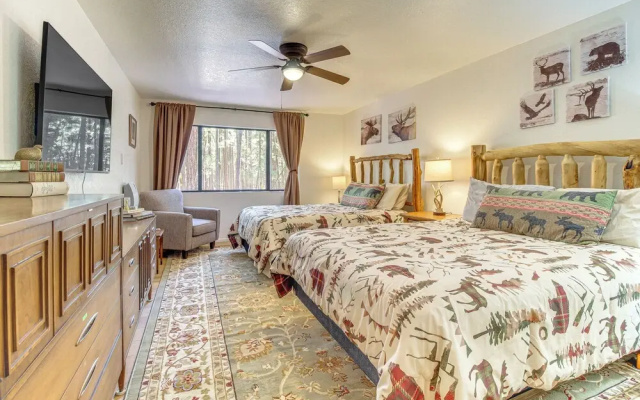 Hike & Golf: Family Home w/ Balcony in Pinetop!