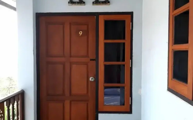 Sawasdee Sichang Resort