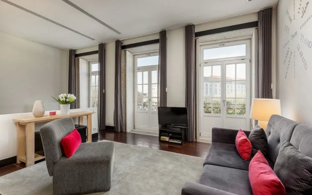 Charming Apartment With Street-view in Porto