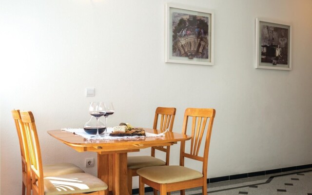 Nice Home in Makarska With Wifi and 1 Bedrooms