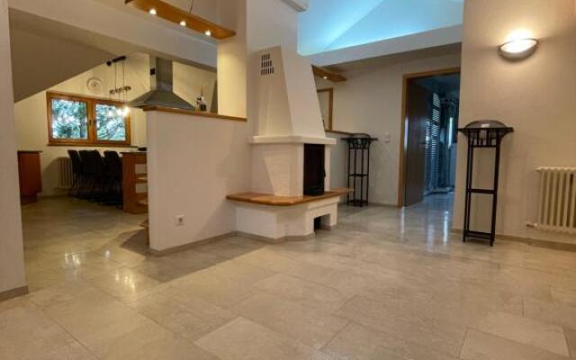 undertheroof at