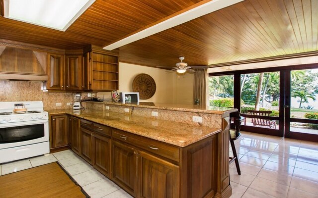 2-bedroom Beachfront Condo With Pool