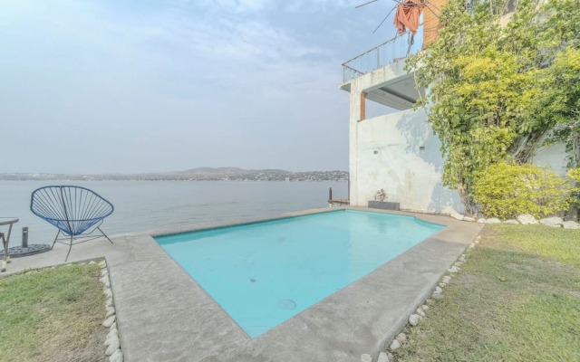 Lakeside Retreat Spacious Family Villa