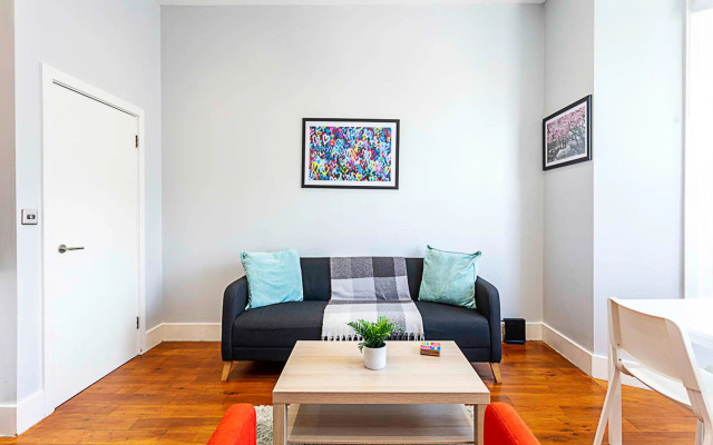 Refurbished St.johns Hill Apartment