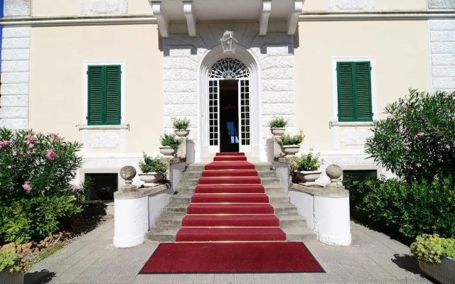Grand Hotel Villa Parisi