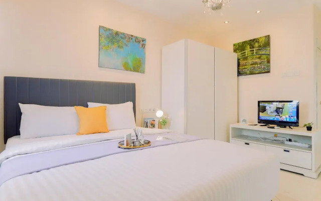 Homey And Big Studio Apartment At The Wave Kuningan