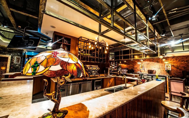 James Joyce Coffetel South Beijing Railway Station Fangzhuang Puhuangyu Metro Station