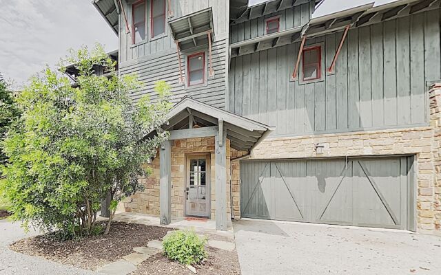 The Reserve: Lakefront Paradise W/ Private Hot Tub 4 Bedroom Home