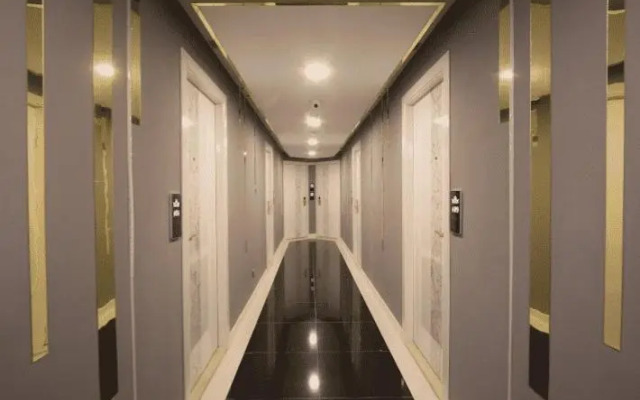 Pratunam Atrium Hotel