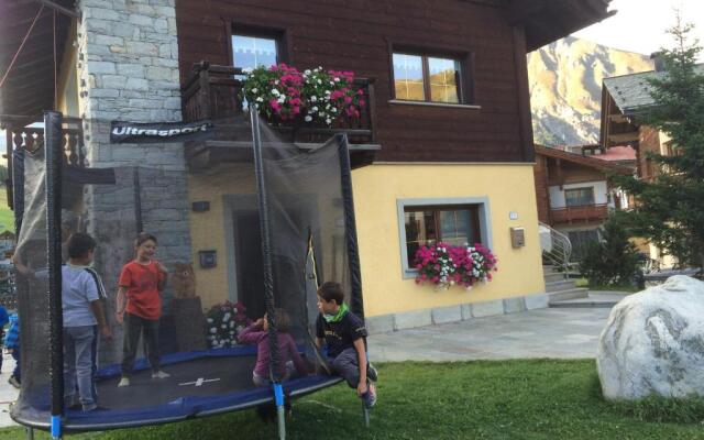 Chalet Mott
