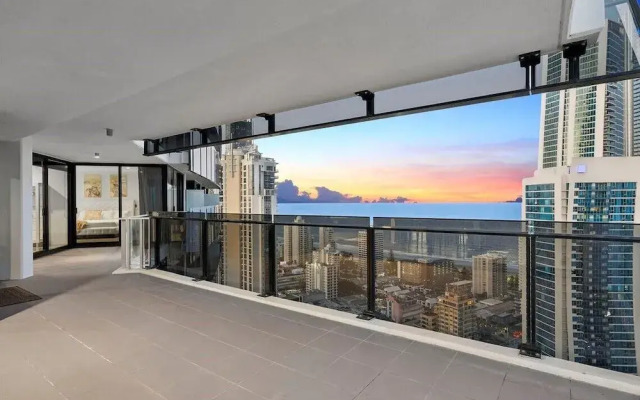 Circle on Cavill - Private Apartments