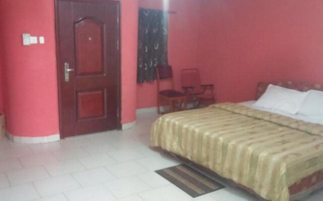Biney's Apartment Hotel