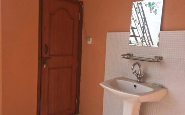 Lakeway Apartments And Rooms