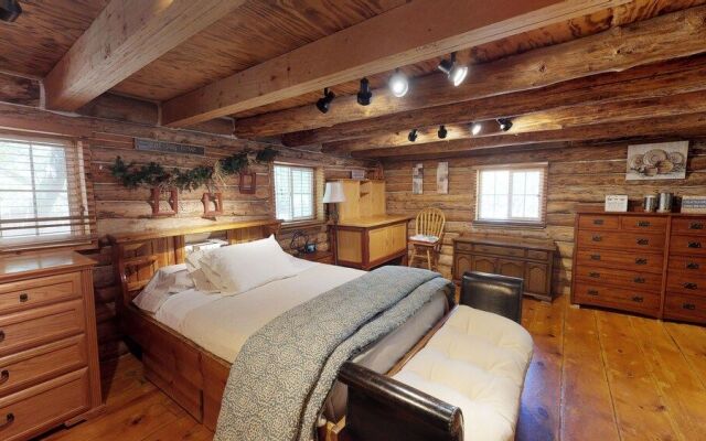 Stunning Apple Lane Log Cabin