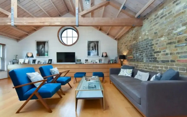 Stunning 2 Bedroom Mezzanine Loft in Portobello