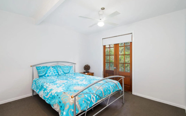 BONNY BEACH HOUSE - Holiday Accomodation with Pool