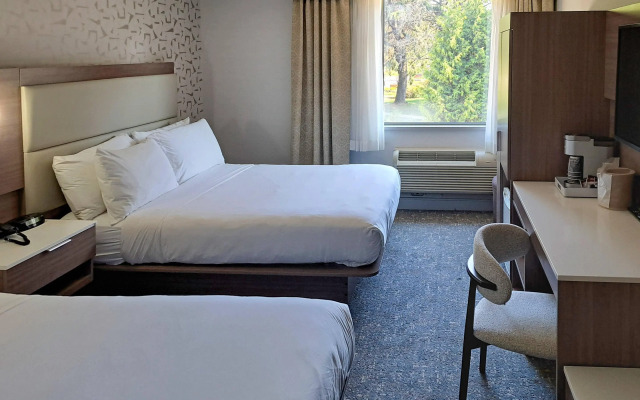 Comfort Hotel Vancouver Airport