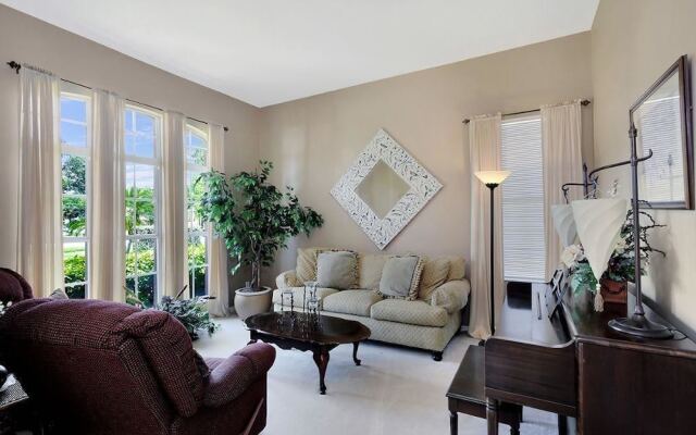 Piccadilly Cir Home