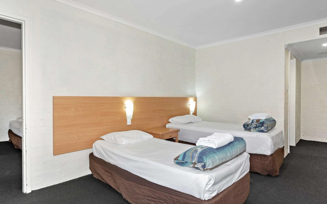 ibis Styles Canberra Eaglehawk – Guest Rooms – Sutton