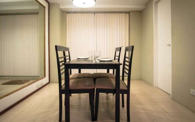 SR Vacation Rental - The Persimmon Condominium
