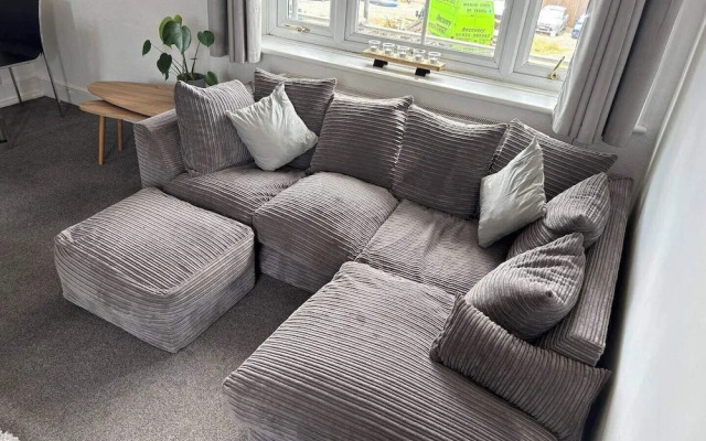 Modern 2-bed Victorian Apartment - Sleeps 6 & Pets